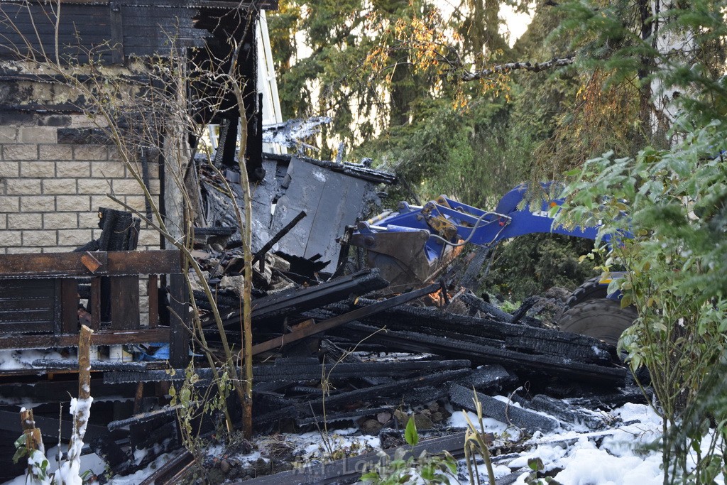 Grossfeuer Einfamilienhaus Siegburg Muehlengrabenstr P0914.JPG - Miklos Laubert